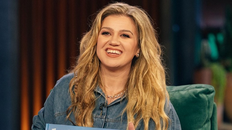Kelly Clarkson's Net Worth in 2023 And 2022