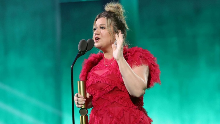Kelly Clarkson's Professional Updates in 2024